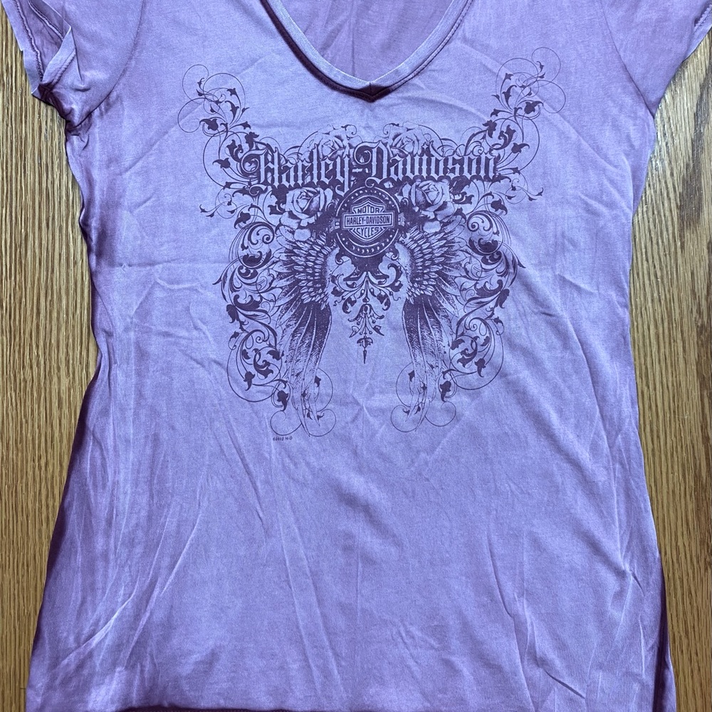 Harley Davidson woman’s shirt. Sz L Wings and roses.